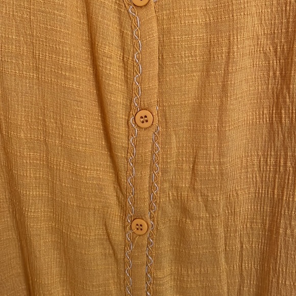 Yellow top never worn - Picture 2 of 3